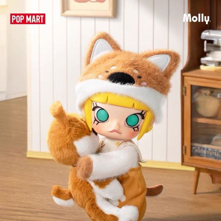 Molly Hug Articulated Action Figure Collection 1/8