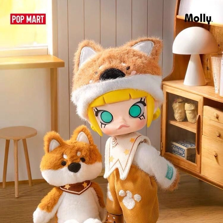 Molly Hug Articulated Action Figure Collection 1/8